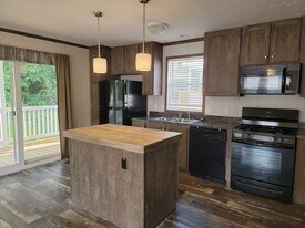 146 Apollo Ave in Flushing, MI - Building Photo