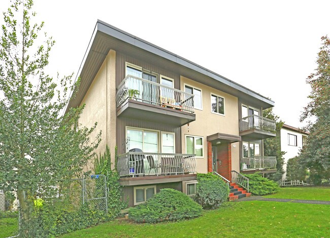 6700 Dow Av in Burnaby, BC - Building Photo - Building Photo