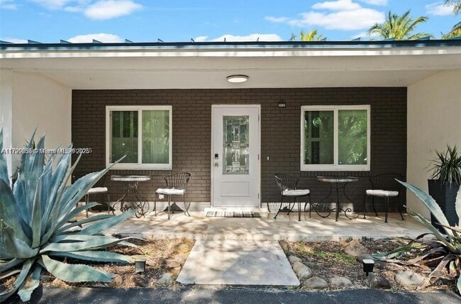 1031 Redbird Ave in Miami Springs, FL - Building Photo - Building Photo