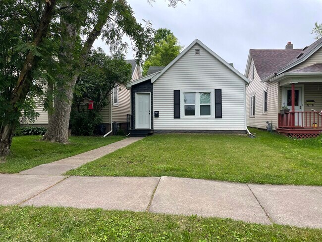 220 S 61st Ave W in Duluth, MN - Building Photo - Building Photo