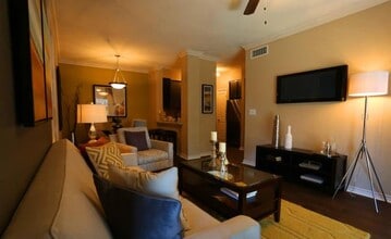 9720 Broadway St in Pearland, TX - Building Photo - Building Photo
