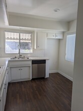 17032 Burbank Blvd in Los Angeles, CA - Building Photo - Building Photo