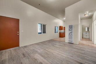 5869 S Figueroa St in Los Angeles, CA - Building Photo - Building Photo