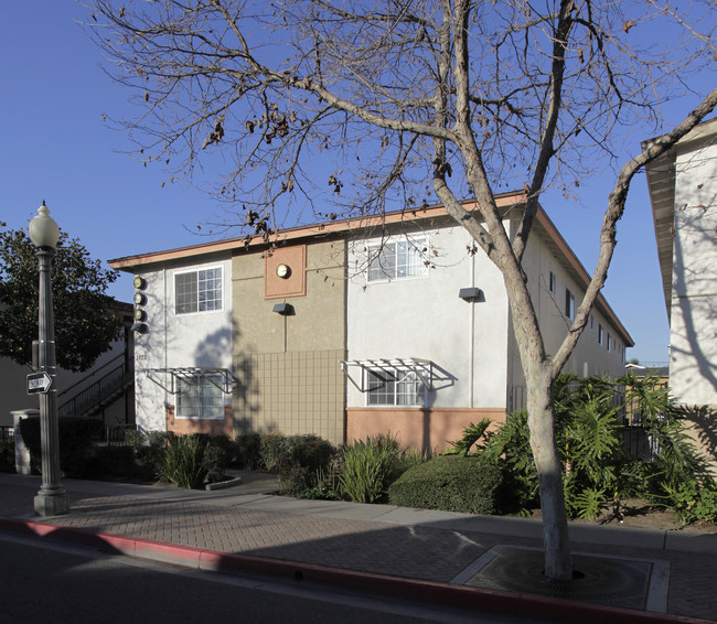 1022 S Minnie St in Santa Ana, CA - Foto de edificio - Building Photo