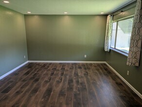 6954 Marvin Trail in Redding, CA - Building Photo - Building Photo