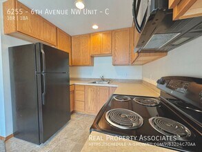 6255 6th Ave NW in Seattle, WA - Foto de edificio - Building Photo