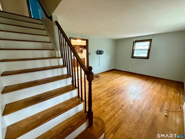 400 Divinity St in Bristol, CT - Building Photo - Building Photo