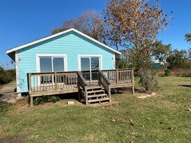 127 Seacrest Park Rd in Beach City, TX - Building Photo