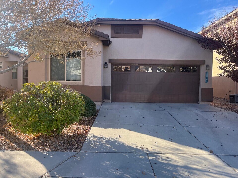 2027 Maywood Dr SE in Albuquerque, NM - Foto de edificio