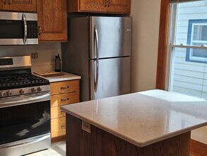 2567 N 66th St, Unit Lower 2 bedroom in Wauwatosa, WI - Building Photo - Building Photo