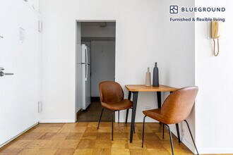 230 W 55th St in New York, NY - Building Photo - Building Photo