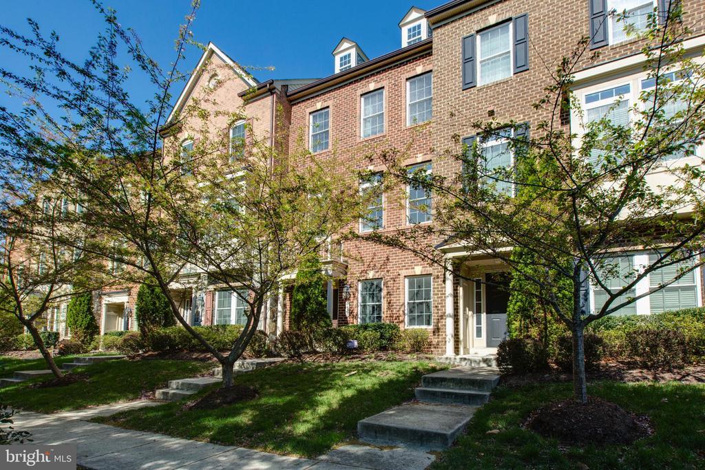 7433 Matapan Dr in Severn, MD - Building Photo