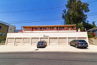 2743 Waverly Dr in Los Angeles, CA - Building Photo - Building Photo