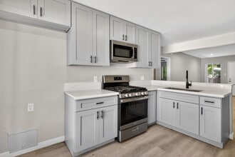 10442 Lampson Ave in Garden Grove, CA - Building Photo - Building Photo