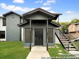 7569 Windsor Oaks in San Antonio, TX - Building Photo