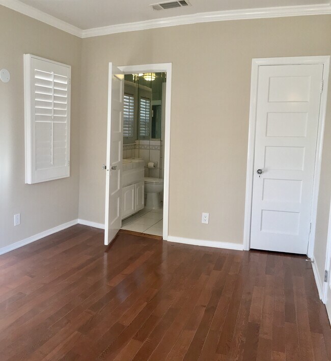 6010 S Harcourt Ave in Los Angeles, CA - Building Photo - Building Photo