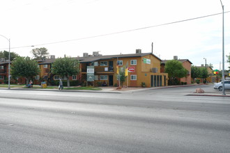 Bonanza Gardens Apartments in Las Vegas, NV - Building Photo - Building Photo