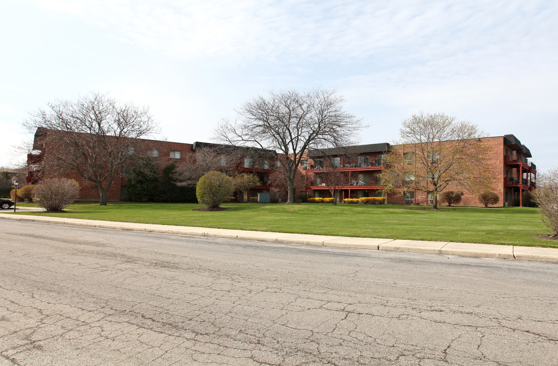 Lorraine Park Apartments in Wheaton, IL - Foto de edificio