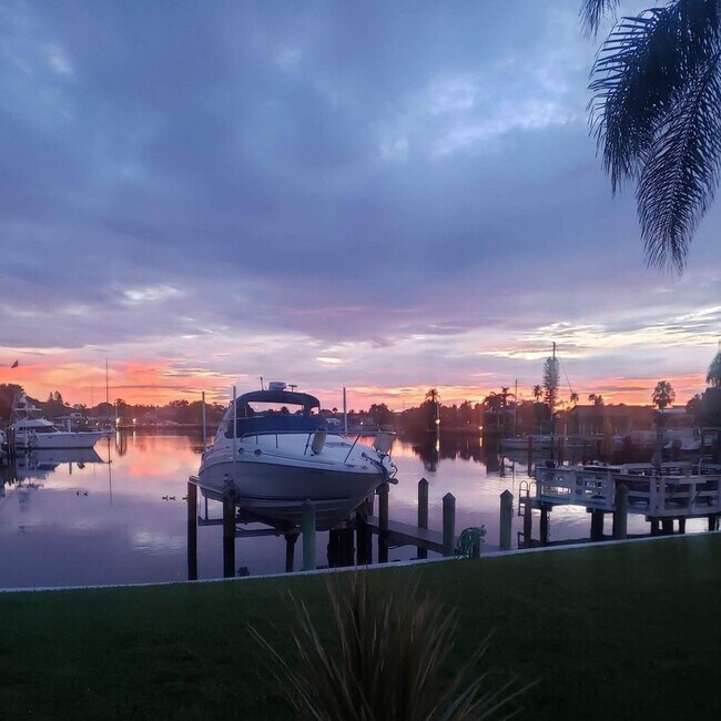 property at 960 Apollo Beach Blvd