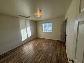 1230 W Newlands Dr in Fernley, NV - Building Photo - Building Photo