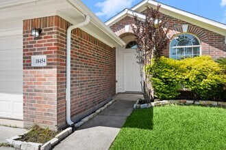 18454 Sunrise Pines Dr in Montgomery, TX - Building Photo - Building Photo