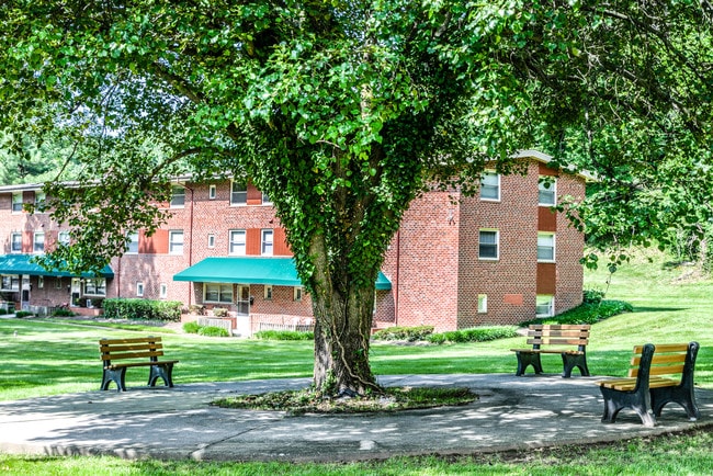 Mt Washington Apartments in Baltimore, MD - Foto de edificio - Building Photo