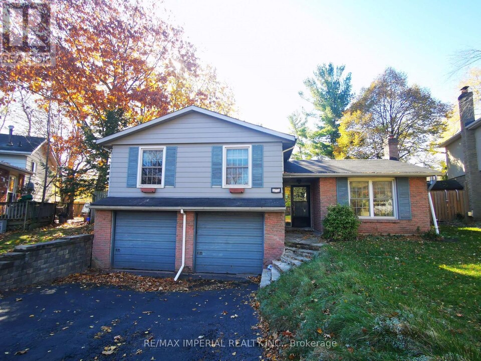 462 Tipperton Crescent in Oakville, ON - Building Photo