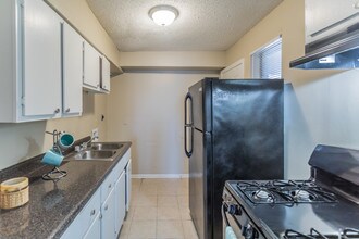 Medical Center Apartments in Memphis, TN - Building Photo - Interior Photo