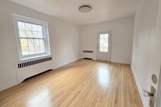 2 Ellerdale Rue in Hampstead, QC - Building Photo - Building Photo