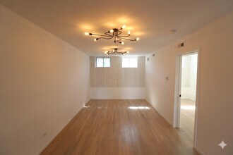 2470 N Clybourn Ave in Chicago, IL - Building Photo - Building Photo