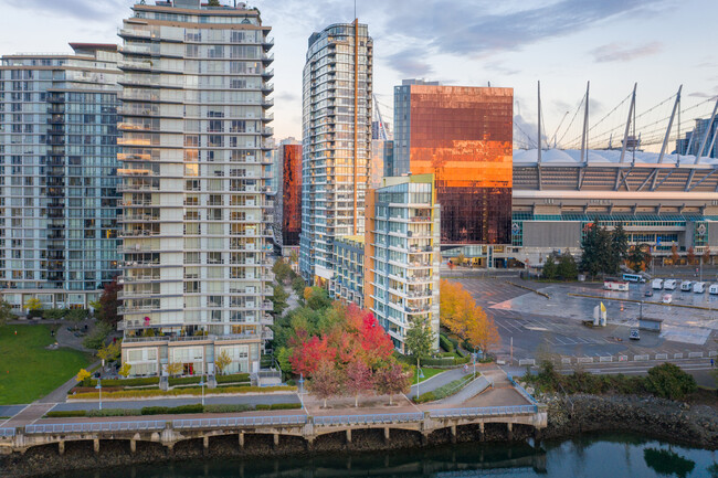 Cooper's Lookout in Vancouver, BC - Building Photo - Building Photo