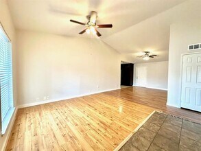 326 W Grenoble Dr in Grand Prairie, TX - Building Photo - Building Photo