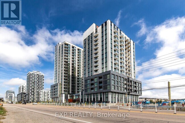 3071 Trafalgar Rd in Oakville, ON - Building Photo - Building Photo