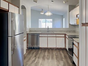 8942 W Holly St in Phoenix, AZ - Building Photo - Building Photo