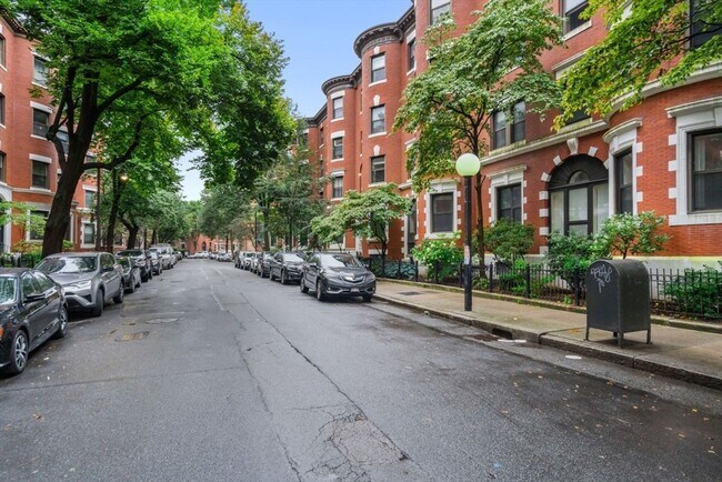 property at 102 Gainsborough St