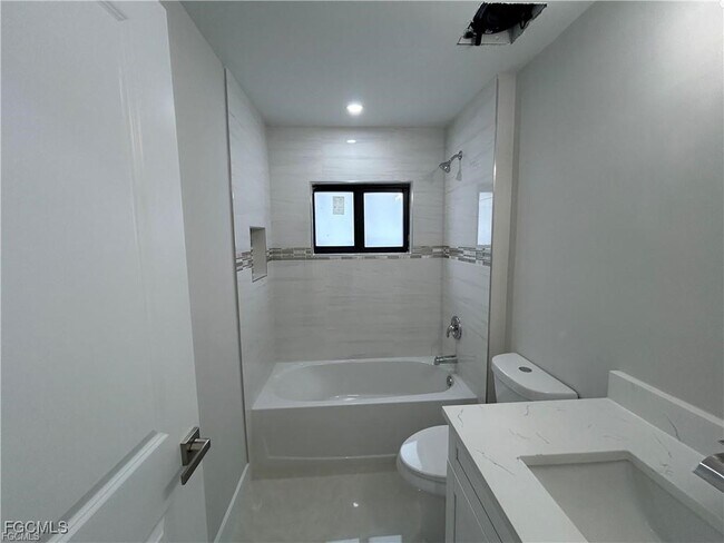 405-407 Chalet Ave S in Lehigh Acres, FL - Building Photo - Building Photo