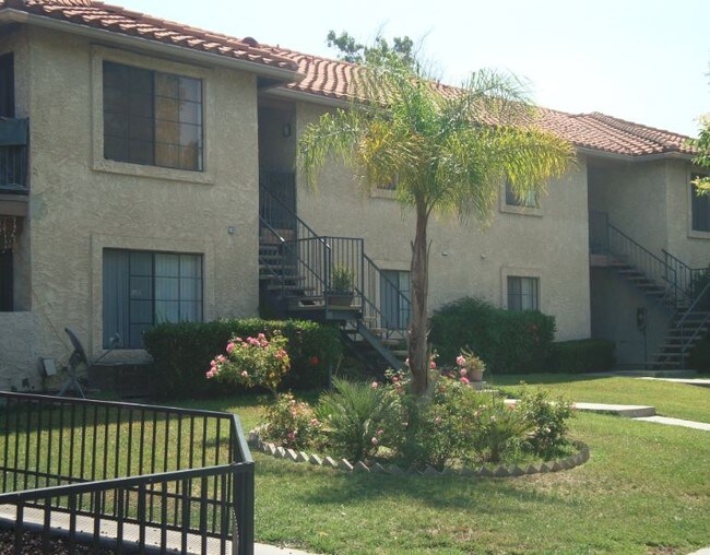Westcourt Apartments in Colton, CA - Foto de edificio - Building Photo