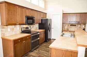 12524 W Pacific Ct in Airway Heights, WA - Foto de edificio - Building Photo