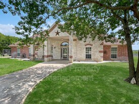 155 Summer Stone Ct in Weatherford, TX - Building Photo
