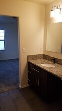 1412 W Lakeside Dr in Moses Lake, WA - Foto de edificio - Building Photo