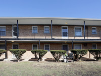 Dolores Place Apartments in Bensenville, IL - Foto de edificio - Building Photo