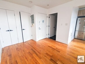 BROADWAY in Brooklyn, NY - Foto de edificio - Building Photo