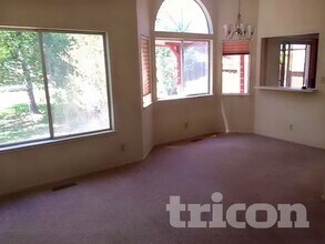 6450 Enchanted Valley Dr in Reno, NV - Foto de edificio - Building Photo