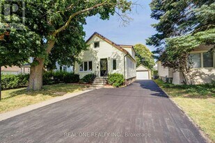 4052 St James Ave in Niagara Falls, ON - Building Photo