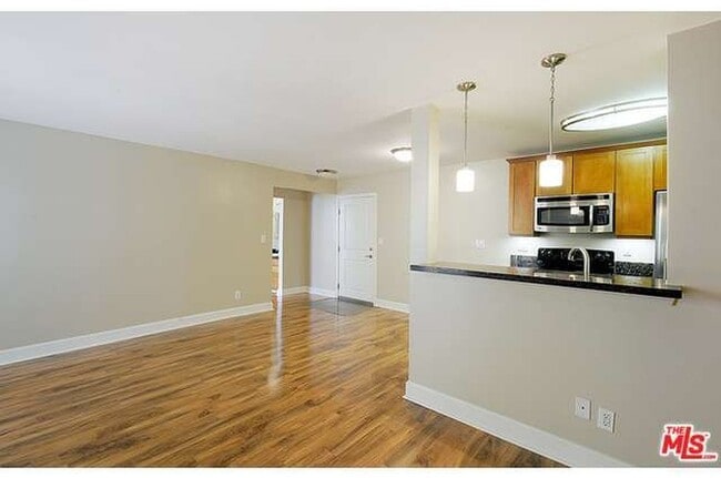 10982 Roebling Ave, Unit 333 in Los Angeles, CA - Building Photo - Building Photo