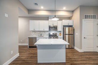 120 Elm St in Newark, NJ - Foto de edificio - Interior Photo