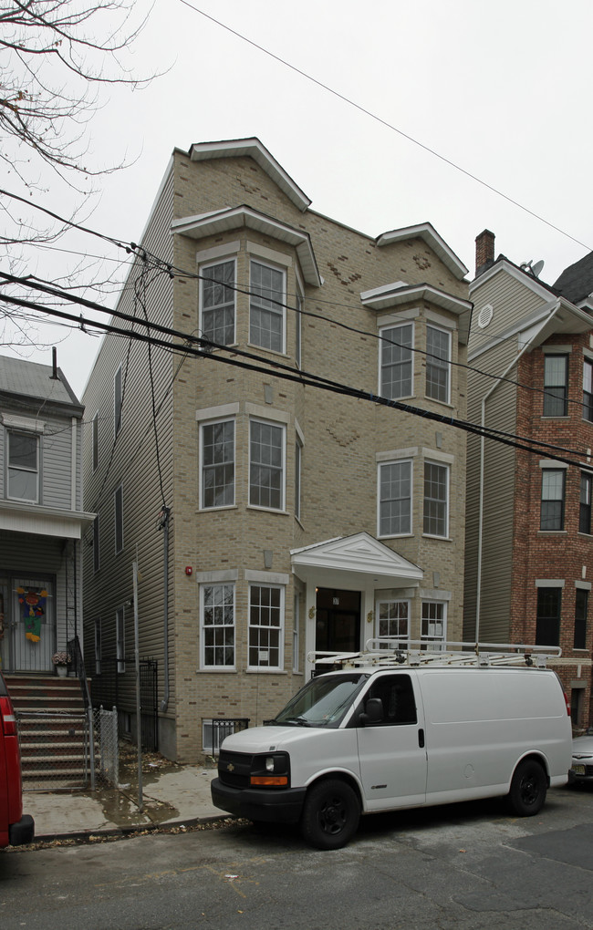 37 Van Reypen St in Jersey City, NJ - Building Photo - Building Photo