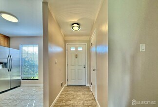250 Bromley Pl in East Brunswick, NJ - Building Photo - Building Photo