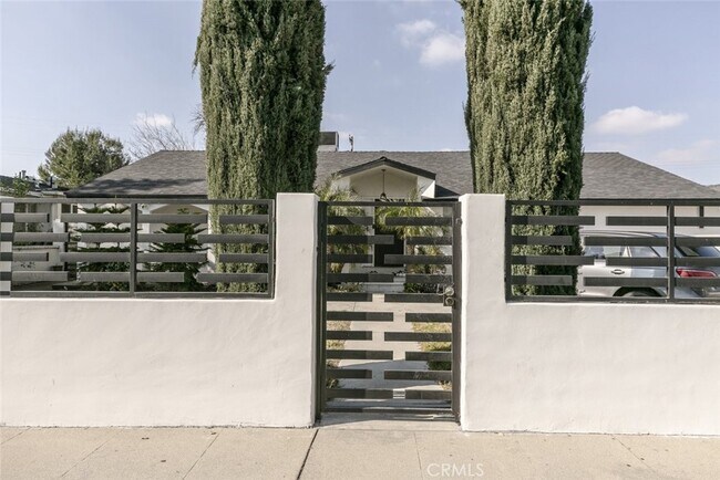 8813 Katherine Ave in Los Angeles, CA - Building Photo - Building Photo