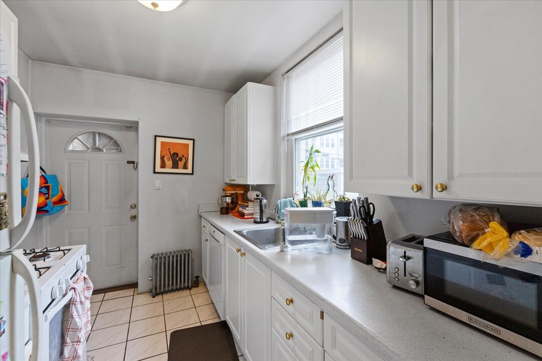 6426 N Newgard Ave, Unit 1E in Chicago, IL - Building Photo